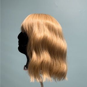 Short blonde synthetic wig